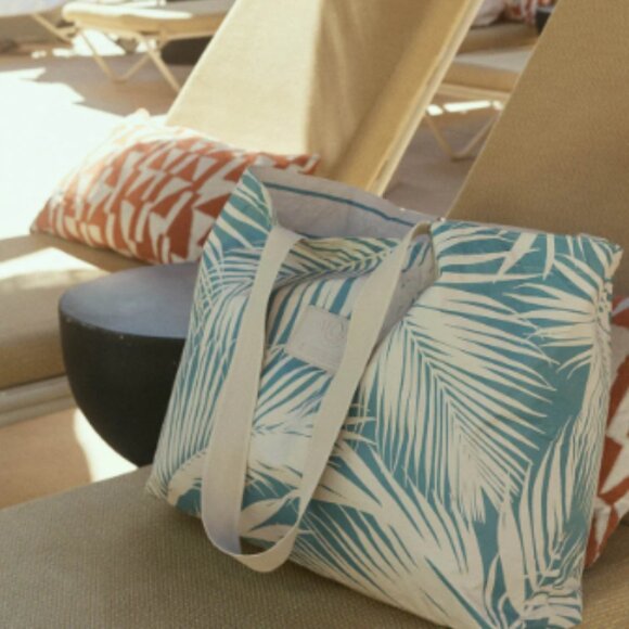 Aloha Collection  Holo Holo Areca NWT
